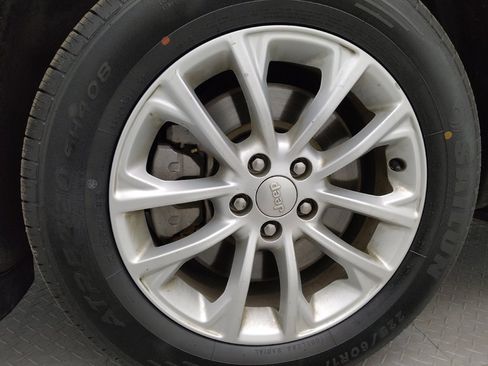 Used 2020 Jeep Cherokee Latitude FWD image 31