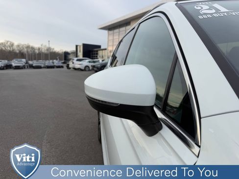 Used 2021 Volkswagen Tiguan SE w/ Panoramic Sunroof Package image 10