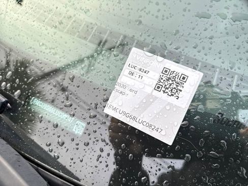 Used 2020 Ford Escape SE image 19