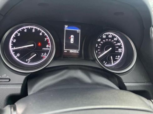 Used 2024 Toyota Camry SE image 11