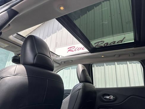 Used 2020 Jeep Cherokee Limited AWD/4WD image 25