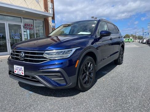 Used 2024 Volkswagen Tiguan SE w/ Panoramic Sunroof Package image 5
