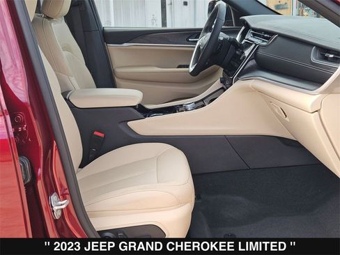 Used 2023 Jeep Grand Cherokee Limited image 29