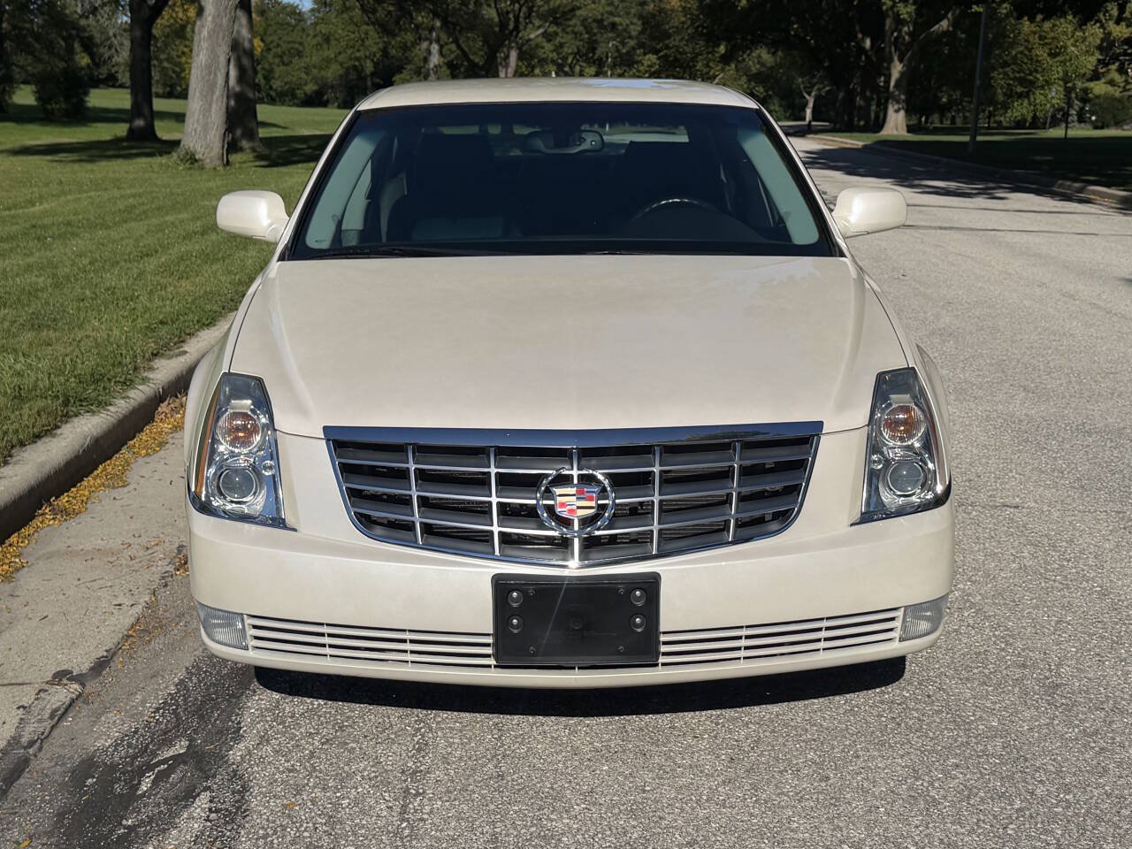 Used 2011 Cadillac DTS FWD image 8