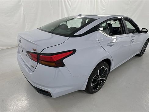 New 2025 Nissan Altima 2.5 SR w/ SR Premium Package image 3