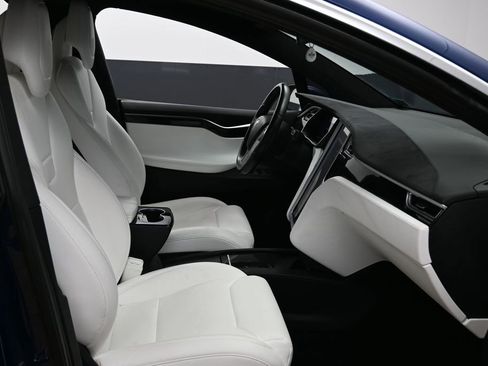 Used 2017 Tesla Model X 90D image 45