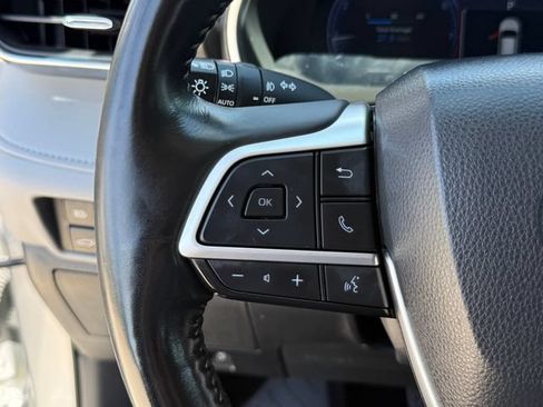 Used 2023 Toyota Highlander Limited FWD image 16