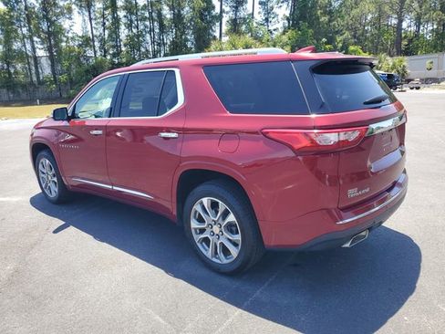 Used 2020 Chevrolet Traverse Premier w/ LPO, Cargo Package FWD image 4