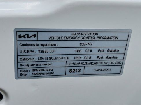 Certified 2025 Kia Sorento LX image 32