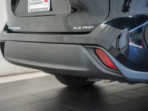 Used 2022 Toyota Highlander XLE AWD/4WD image 8
