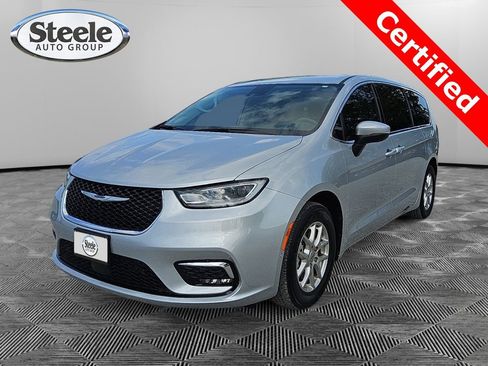 Used 2023 Chrysler Pacifica Touring-L image 1