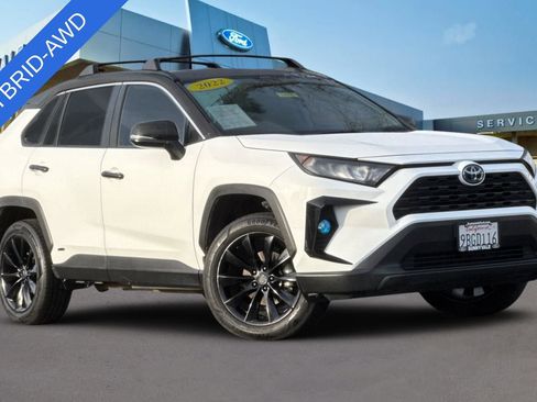 Used 2022 Toyota RAV4 LE image 2