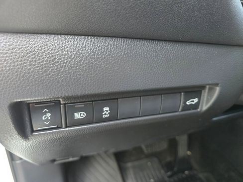 Used 2023 Toyota Venza XLE AWD/4WD image 19