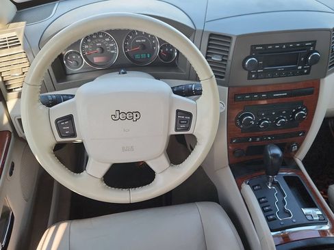 Used 2006 Jeep Grand Cherokee Limited w/ Trailer Tow Group IV AWD/4WD image 10