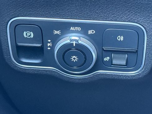 Certified 2022 Mercedes-Benz GLB 250 image 33