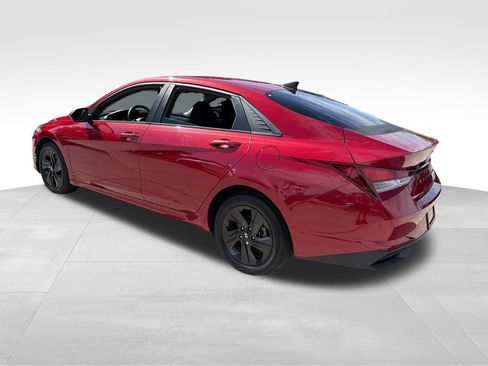 Used 2021 Hyundai Elantra SEL w/ Convenience Package FWD image 5