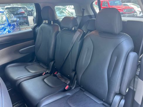 Used 2026 Kia Carnival FWD image 41