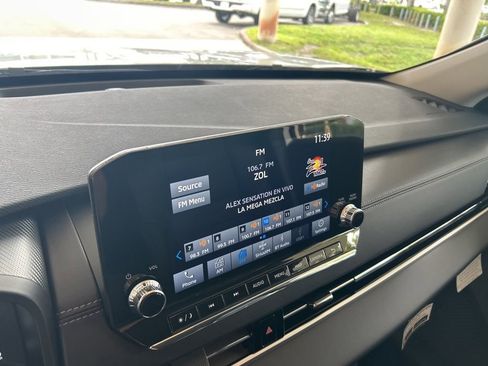 New 2025 Mitsubishi Outlander SE image 7