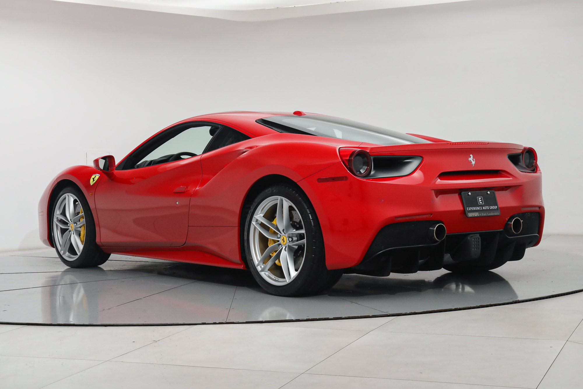 Used 2018 Ferrari 488 GTB RWD image 7