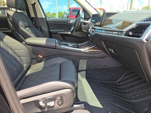 Used 2025 BMW X7 xDrive40i w/ Premium Package AWD/4WD image 14