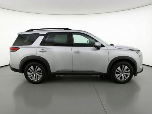 Used 2025 Nissan Pathfinder SV image 11