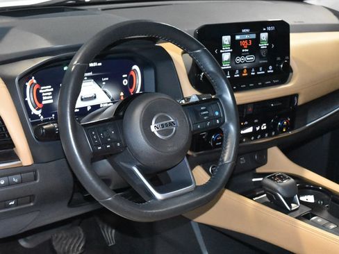 Used 2021 Nissan Rogue Platinum FWD image 2