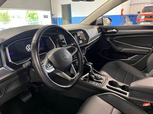 Used 2024 Volkswagen Jetta SE FWD image 22