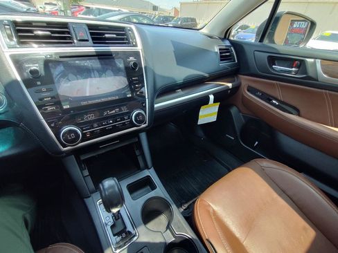 Used 2019 Subaru Outback 2.5i Touring w/ Popular Package #3A AWD/4WD image 22