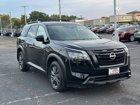 Certified 2023 Nissan Pathfinder SV w/ Black Appearance Package image 3