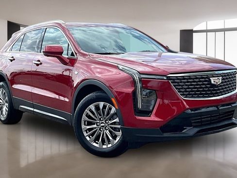 Used 2024 Cadillac XT4 Premium Luxury w/ Active Safety Package FWD image 11