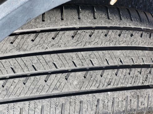 Used 2019 Chevrolet Traverse LT w/ LPO, Blackout Package image 11