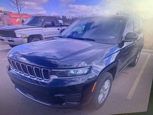 Used 2023 Jeep Grand Cherokee Laredo w/ Trailer Tow Prep Group (B) image 2