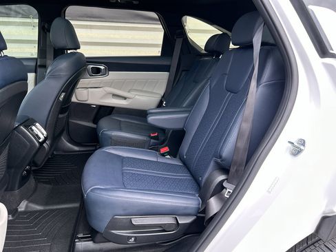 Used 2022 Kia Sorento SX Prestige w/ Panoramic Sunroof Package image 12