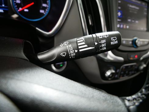 Used 2023 Chevrolet Equinox LT image 32