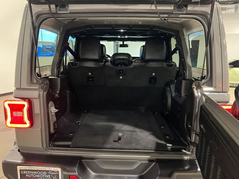 Used 2020 Jeep Wrangler Unlimited Sahara image 30