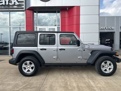 Used 2020 Jeep Wrangler Unlimited Sport S image 2