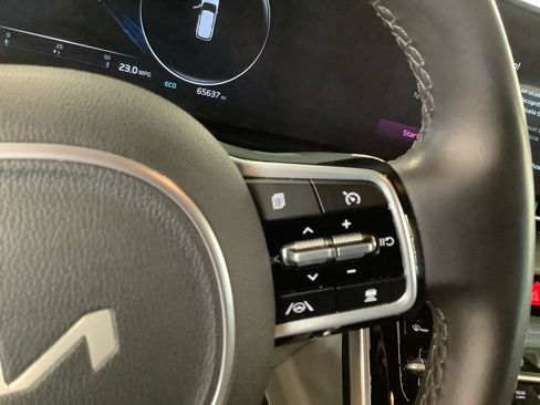 Certified 2023 Kia Carnival SX FWD image 31