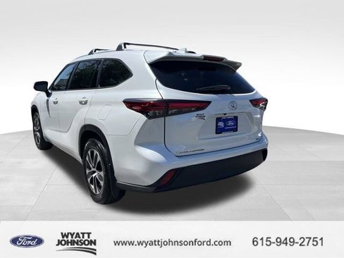 Used 2023 Toyota Highlander XLE image 5
