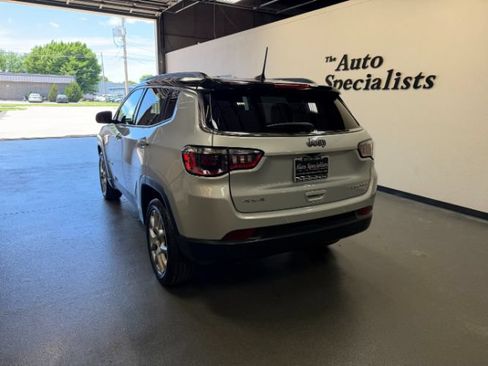 Used 2025 Jeep Compass Limited AWD/4WD image 3
