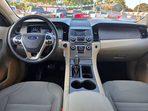 Used 2016 Ford Taurus SE image 8