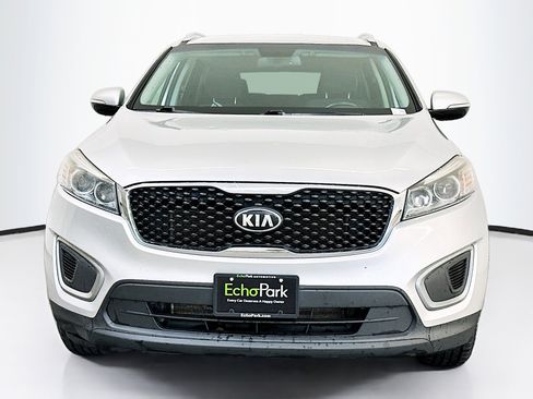 Used 2016 Kia Sorento LX w/ LX Convenience Package image 2