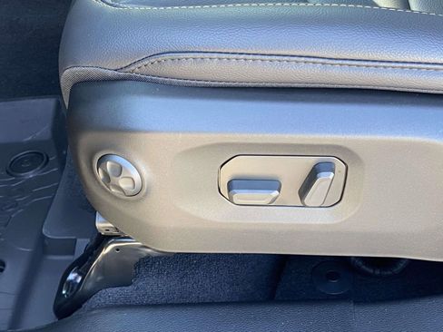 New 2025 Jeep Gladiator High Tide image 17