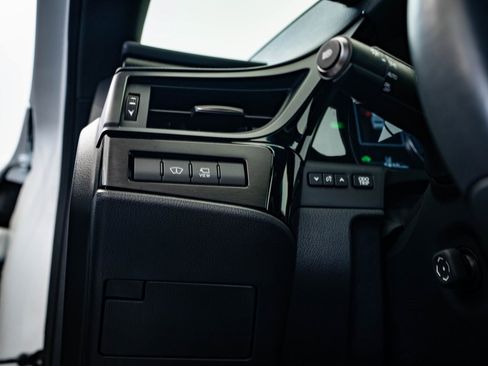 Certified 2025 Lexus ES 300h w/ Luxury Package image 41