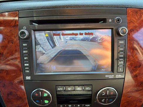 Used 2013 Chevrolet Avalanche LTZ image 15