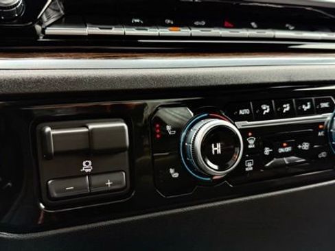 Used 2023 GMC Sierra 1500 SLE image 29