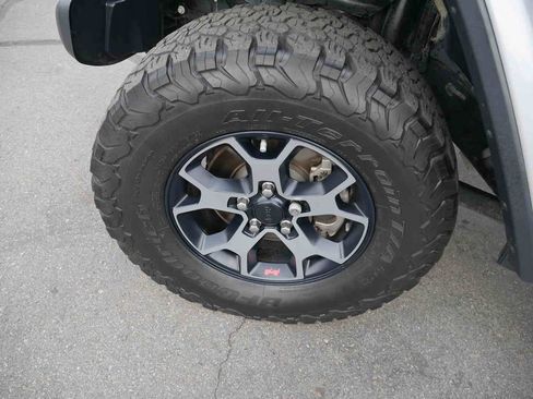 Used 2018 Jeep Wrangler Unlimited Rubicon w/ Dual Top Group image 12