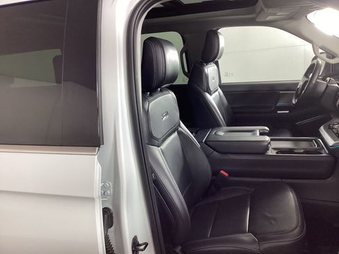 Used 2025 Ford Expedition Max Platinum AWD/4WD image 8
