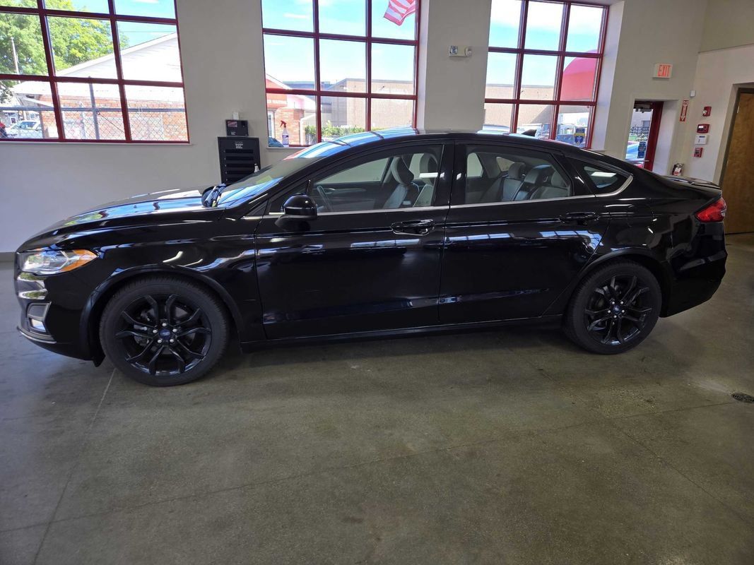 Used 2020 Ford Fusion SE w/ Equipment Group 151A FWD image 4