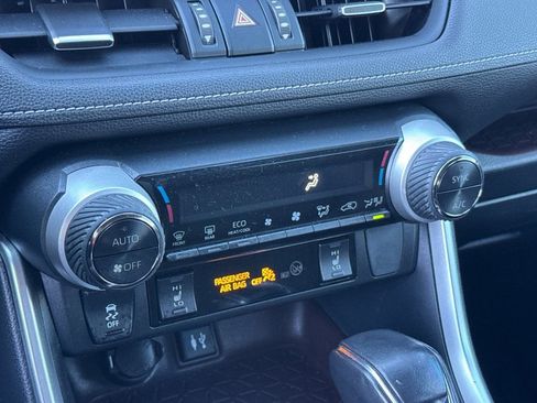 Used 2019 Toyota RAV4 Limited w/ Carpet Mat Package image 20