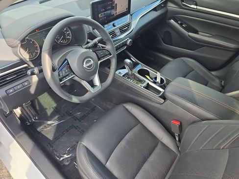 Used 2024 Nissan Altima 2.5 SR w/ SR Premium Package image 19